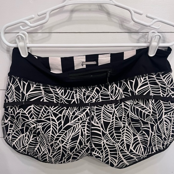 Lululemon Run: Speed Short *2-way Stretch Size 6 - Picture 4 of 5